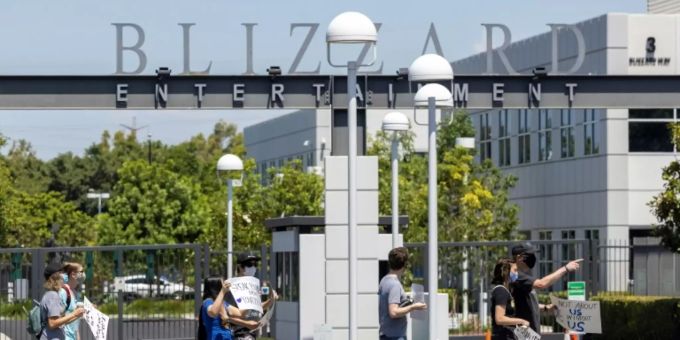 Angestellte protestieren von dem Hauptquartier von Activision Blizzard. Activision Blizzard