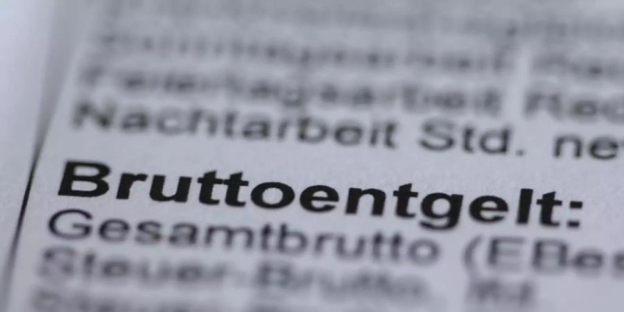Nach Angaben des Statistischen Bundesamtes lag die bezahlte Wochenarbeitszeit von Vollzeitbeschäftigten im 1. Quartal dieses Jahres um drei Prozent unter dem Niveau des Vorjahresquartals. Foto: Jens Büttner/dpa-Zentralbild/ZB