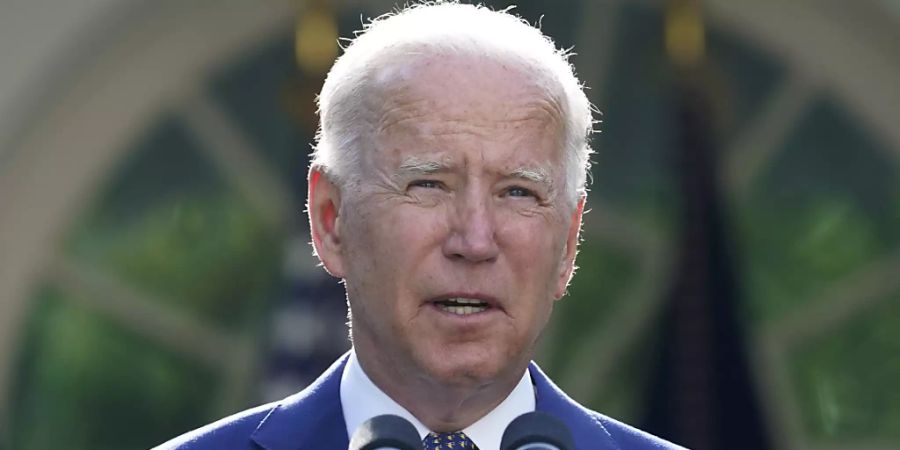 Joe Biden, Präsident der USA, spricht im Rosengarten des Weissen Hauses. Foto: Susan Walsh/AP/dpa