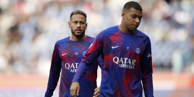 Neymar (l.) und Kylian Mbappé spielen beide für París Saint-Germain. neymar