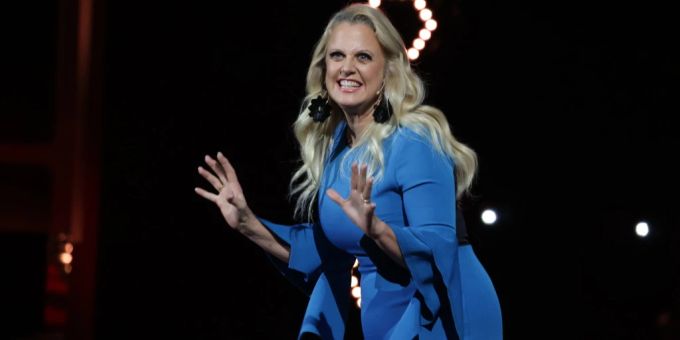 Barbara Schöneberger moderiert eine Show. (Symbolbild) barbara schöneberger sport1