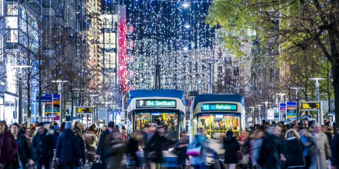 Die Weihnachtsbeleuchtung «Lucy» an der Bahnhofstrasse in Zürich. energiekrise