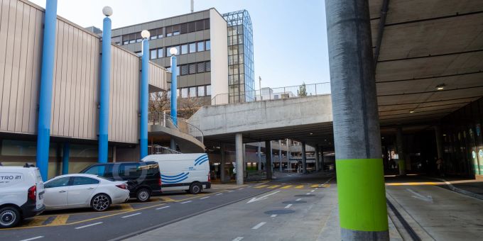 Ladestationen für Elektroautos beim Einkaufszentrum Letzipark im Zürcher Kreis 9. Ladestation