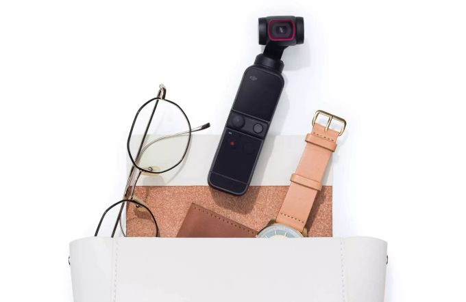 Erst im Vergleich mit anderen Objekten wird klar, wie klein die DJI Osmo Pocket 2 wirklich ist. DJI Osmo Pocket 2