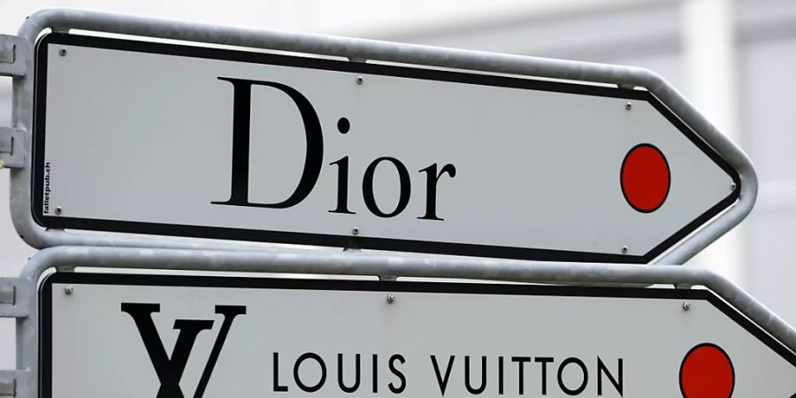 Der Dior- und Louis-Vuitton-Konzern LVMH hat in der ersten Jahreshälfte stark unter den geschlossenen Läden und dem lahmgelegten Tourismus gelitten. (Archiv)