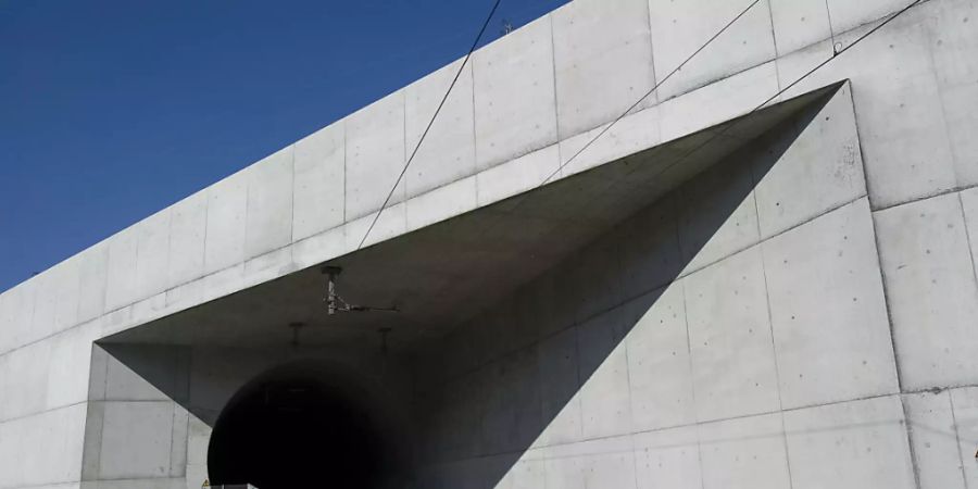 Auf schweizerischem Terrain (im Bild der Lötschbergtunnel) können Güterzüge mit Ladungen von vier Metern Eckhöhe bereits verkehren - nun zieht Italien mit dem Ausbau nach.