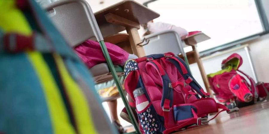Laut Experten sollte in Klassenzimmern alle 20 Minuten gut gelüftet werden, um eine Ausbreitung von Corona zu vermeiden. Foto: Sebastian Gollnow/dpa