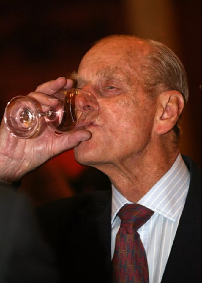 Prinz Philip mag Bier. philip