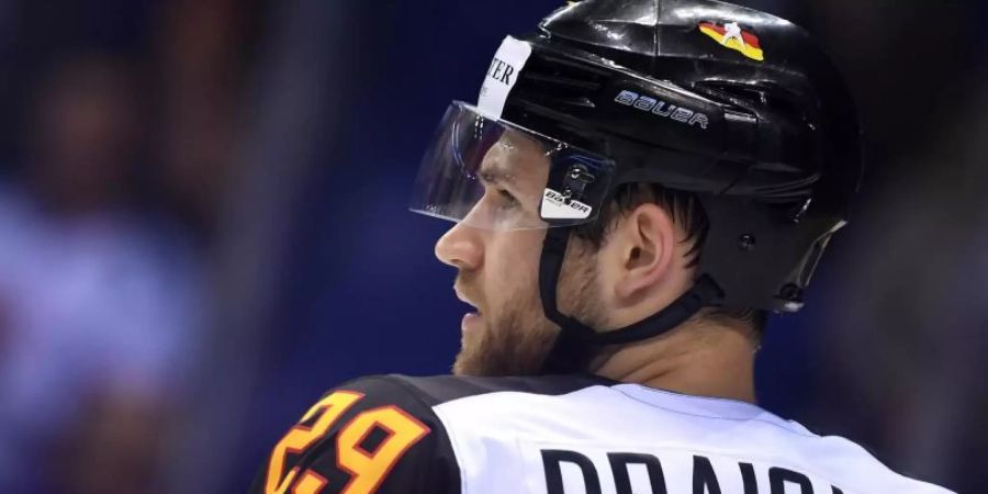 Leon Draisaitl wurde als erster deutscher Eishockey-Spieler zum wertvollsten Spieler in der amerikanischen Profiliga NHL gewählt. Foto: Monika Skolimowska/dpa-Zentralbild/dpa