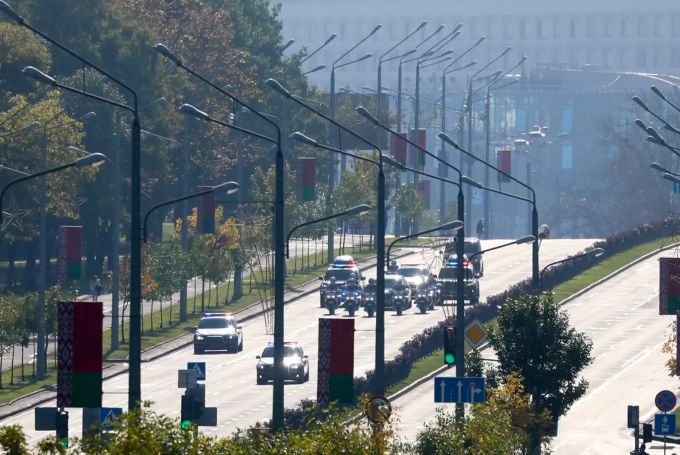 Die Autokolonne des belarussischen Präsidenten Lukaschenko trifft zu seiner Amtseinführung im Palast der Unabhängigkeit ein. Belarus Präsident Lukaschenko - Amtseinführung