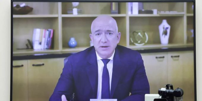 Jeff Bezos, Gründer von Amazon, spricht via Videokonferenz bei einer Anhörung im US-Kongress. jeff bezos