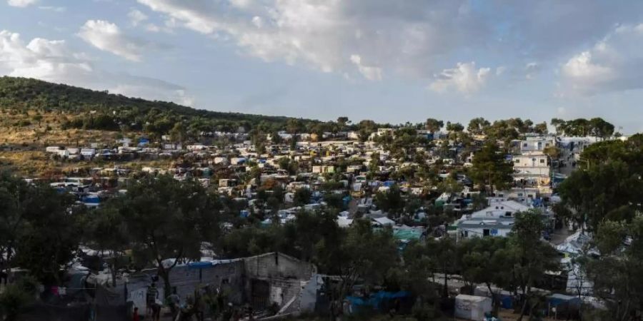 Blick auf das Flüchtlingslager Camp Moria und angrenzende Behelfslager. Foto: Angelos Tzortzinis/DPA