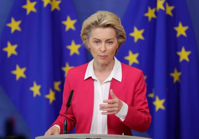 Ursula von der Leyen, Präsidentin der Europäischen Kommission, gibt am Sitz der Europäischen Kommission in Brüssel eine Presseerklärung ab. EU-Kommission in Brüssel