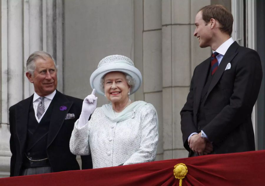 Charles sass am Sterbebett der Queen. William kam zu spät.