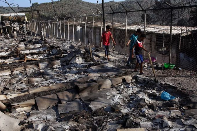 Das niedergebrannte Flüchtlingslager in Moria auf der griechischen Insel Lesbos. moria