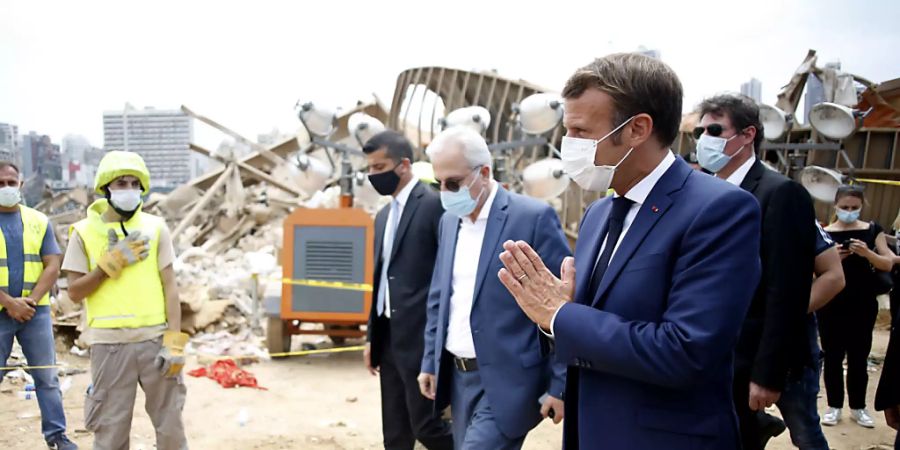 Der französische Präsident Emmanuel Macron (rechts) reist erneut nach Beirut. Er fordert vom Libanon einen politischen Wandel. (Archivbild)