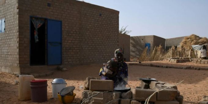 Eine Frau aus Mali Anfang Februar in der nigrischen Ortschaft Ouallam Eine Frau aus Mali Anfang Februar in der nigrischen Ortschaft Ouallam