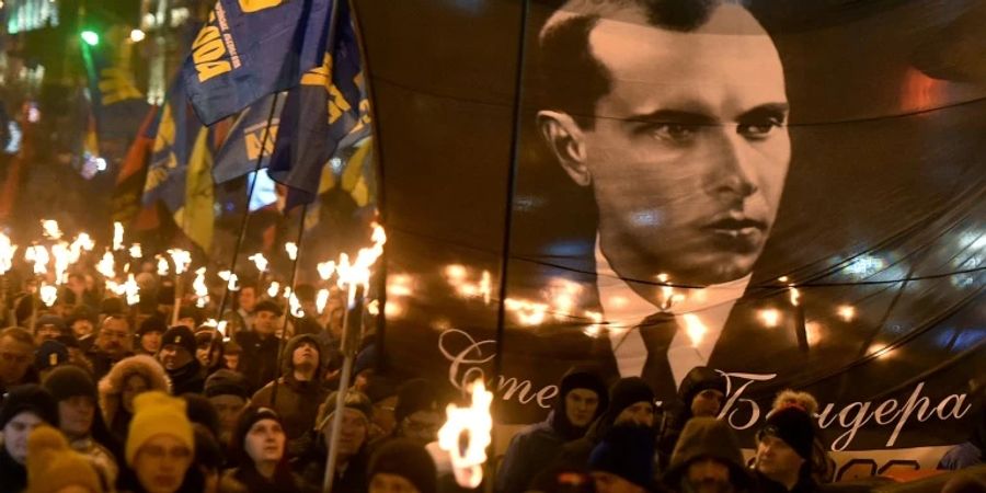 Porträt Banderas bei Gedenkmarsch in Kiew im Januar 2020