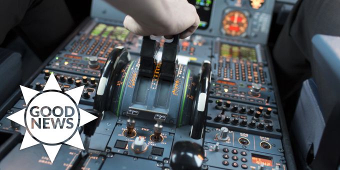 Good News - Pilot fällt in Luft aus – Passagier landet den Flieger!