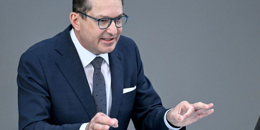 Alexander Dobrindt, Vorsitzender der CSU-Landesgruppe, spricht sich für eine stärkere Unterstützer der Verbraucher bei den Gaspreisen aus.