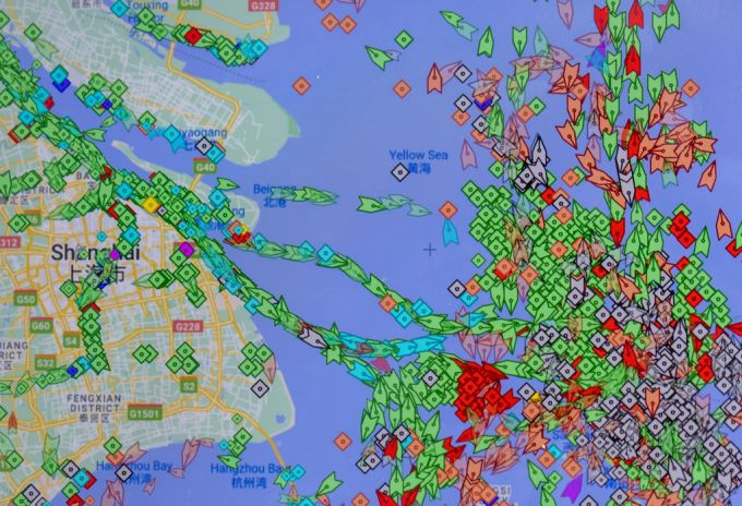 Auf der App «MarineTraffic» ist der Stau der Frachtschiffe vor Shanghai zu sehen. Shanghai