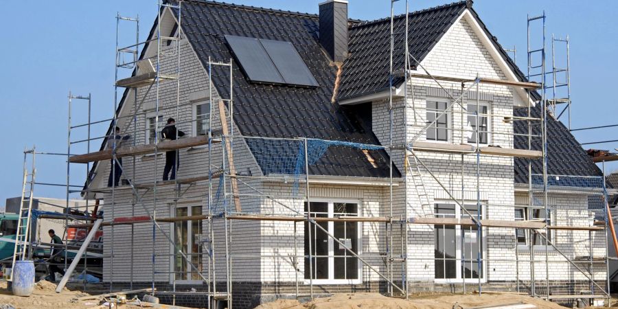 Die Raten im Zahlungsplan sollten sich eigentlich am Fortschritt auf dem Bau orientieren. Aber nicht alle Firmen halten sich daran.