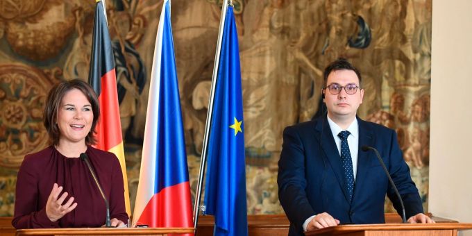 Die deutsche Aussenministerin Annalena Baerbock und ihr tschechischer Amtskollege Jan Lipavsky in Prag. Die deutsche Aussenministerin Annalena Baerbock und ihr tschechischer Amtskollege Jan Lipavsky in Prag.