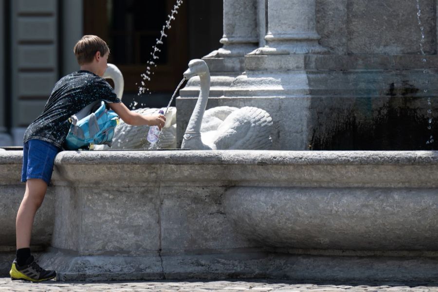 Viel Wasser trinken ist sicher angesagt – denn ab Montag wird es noch heisser.