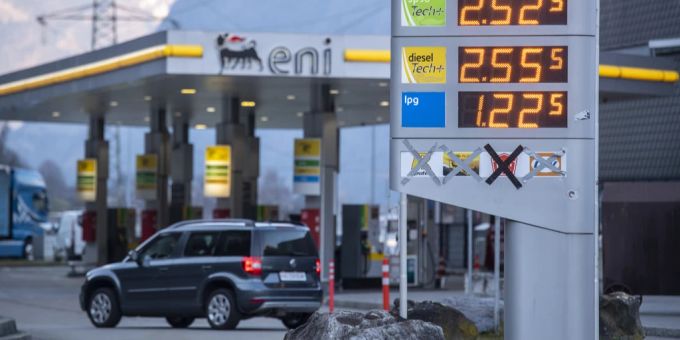 Die Benzinpreise klettern aktuell ins Unermessliche. Tankstelle