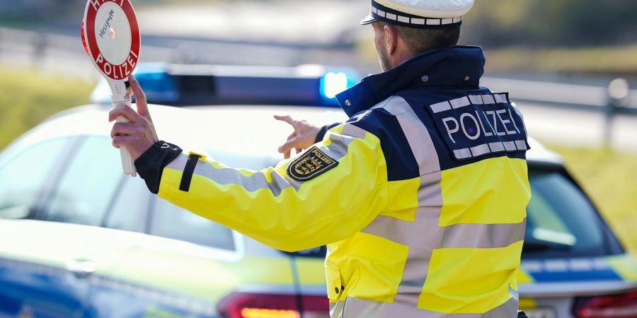 Die Polzei hat über 100.000 Autofahrerinnen und Autofahrer binnen 24 Stunden kontrolliert.