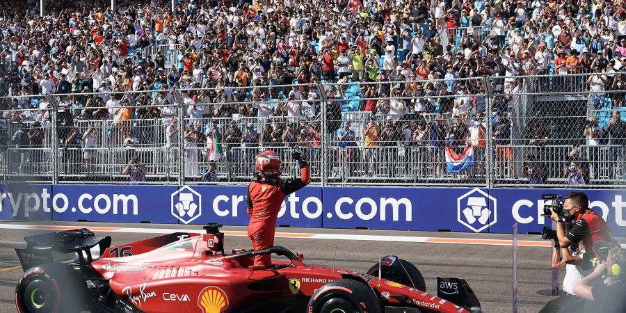 Ferrari-Pilot Charles Leclerc hat sich in Miami die Pole Position gesichert.