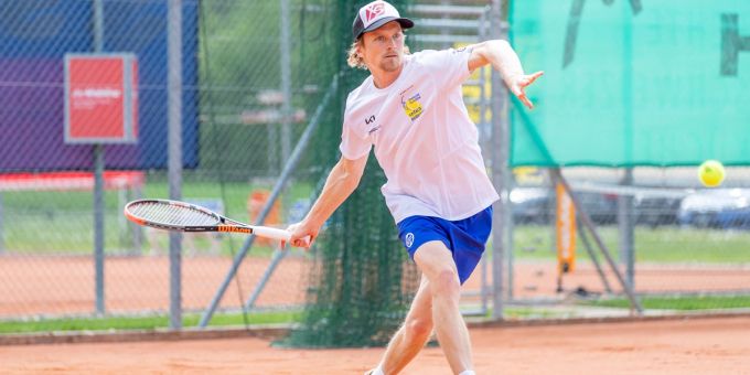 Teufenthals Männer holen in der NLB drei Punkte gegen Büsingen. Tennis Herren