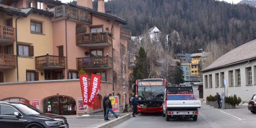St. Moritz: Buspassagierin bei Kollision verletzt