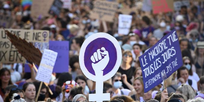 Am feministischen Streiktag gehen schweizweit Frauenorganisationen auf die Strasse, um gegen Rentenabbau zu demonstrieren. (Archivbild) Am feministischen Streiktag gehen schweizweit Frauenorganisationen auf die Strasse, um gegen Rentenabbau zu demonstrieren. (Archivbild)