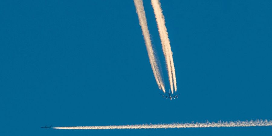 Die Deutsche Flugsicherung registriert deutlich mehr Luftverkehr wegen des Ukraine-Kriegs und der Erholung von der Corona-Krise.
