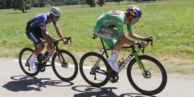 Wout Van Aert (rechts) und Mathieu van der Poel auf der 11. Etappe der Tour de France. Der Niederländer gibt später auf. Tour de France