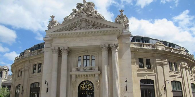 Das neue Pariser Museum des französischen Milliardärs François Pinault liegt zwischen dem Louvre und dem Centre Pompidou in Paris. pinaul