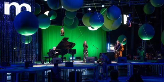 Eine der Bühnen beim Jazzfestival in Moers. Foto: Bernd Thissen/dpa Eine der Bühnen beim Jazzfestival in Moers. Foto: Bernd Thissen/dpa