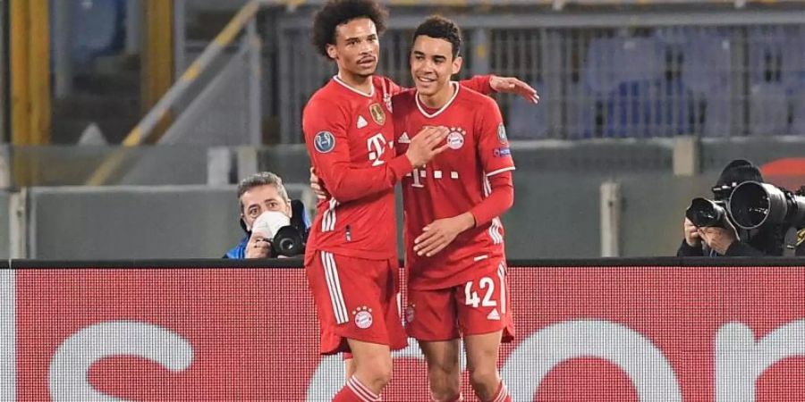 Könnten bald Nationalmannschaftskollegen sein: Die Bayern-Profis Leroy Sané und Jamal Musiala (r). Foto: Giuseppe Maffia/dpa