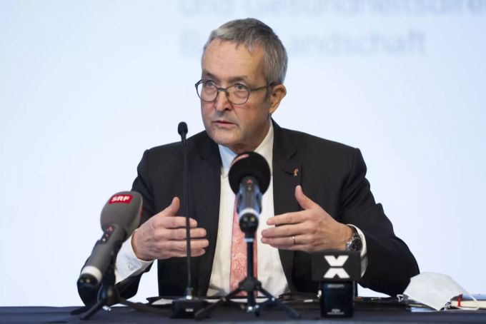 Thomas Weber spricht bei einer Medienkonferenz. Thomas Weber