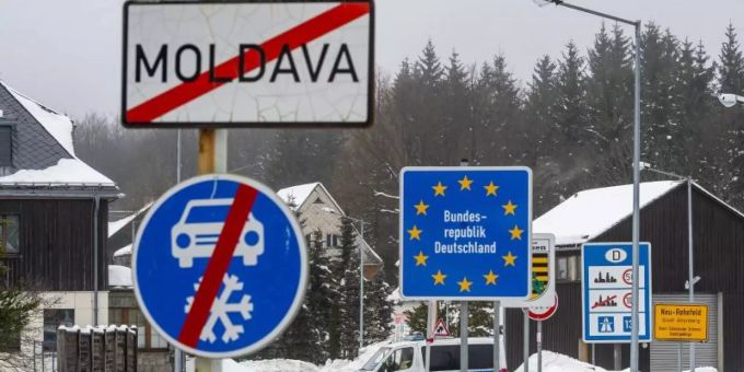Die Bundesregierung will das Beförderungsverbot für Einreisende aus sogenannten Virusvarianten-Gebieten bis 17. März verlängern. Foto: Ondøej Hájek/CTK/dpa Die Bundesregierung will das Beförderungsverbot für Einreisende aus sogenannten Virusvarianten-Gebieten bis 17. März verlängern. Foto: Ondøej Hájek/CTK/dpa