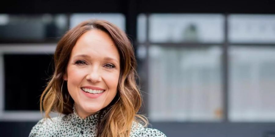 Carolin Kebekus, Komikerin, Sängerin, Synchronsprecherin, Schauspielerin und Fernsehmoderatorin, aufgenommen im Anschluss an eine Aufzeichnung von "Die Carolin Kebekus Show" am Studio König. Foto: Rolf Vennenbernd/dpa