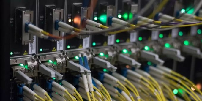 Bonn - Deutlicher Anstieg des Datenvolumens pro Internetnutzer in Corona-Pandemie