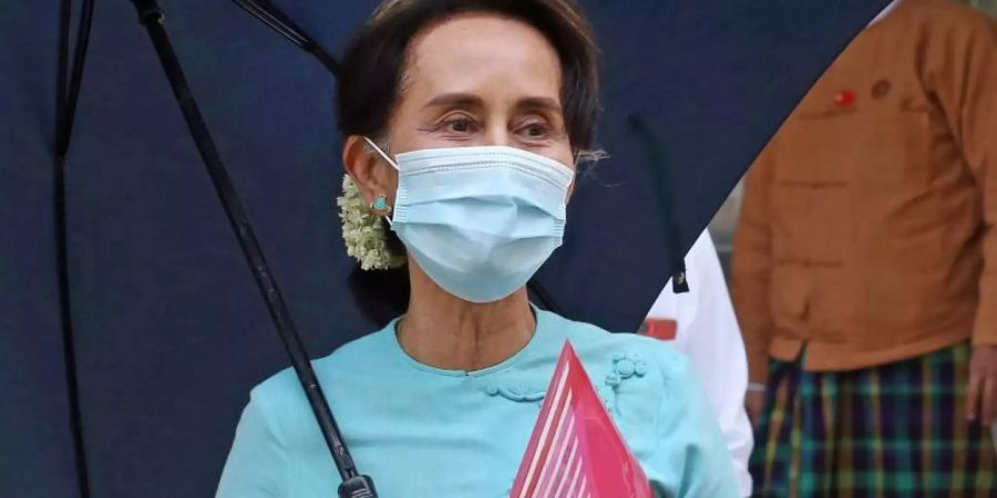 Eine Anwältin aus dem Verteidigungsteam von Aung San Suu Kyis hat erstmals seit dem Putsch in Myanmar per Videoschalte Zugang zu der festgesetzten Politikerin erhalten. (Archivbild). Foto: Aung Shine Oo/AP/dpa