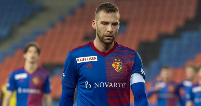 Der FC Basel (im Bild Pajtim Kasami) steckt tief in einer Form- und Führungskrise. FC Basel Pajtim Kasami