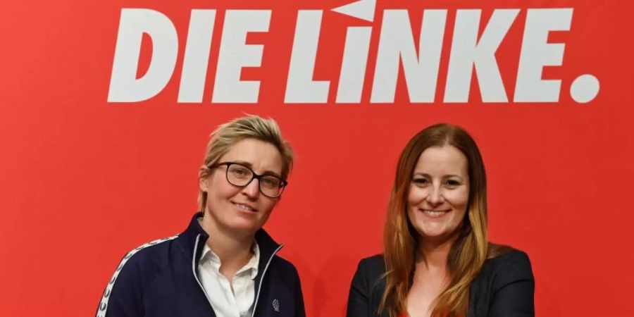 Susanne Hennig-Wellsow (l), Landesvorsitzende von Die Linke Thüringen, und Janine Wissler, stellvertretende Parteivorsitzende der Linken auf Bundesebene, wollen an die Spitze der Partei. Foto: Frank May/dpa
