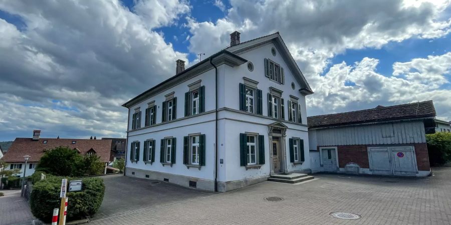 Das Schulhaus Kindervilla in Buchs (ZH).