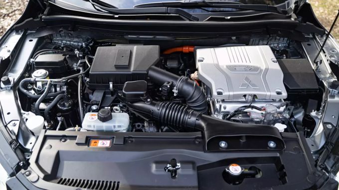 Im Mitsubishi Eclipse Cross PHEV schlagen drei Herzen auf einmal, zumindest zeitweise Mitsubishi Eclipse Cross PHEV