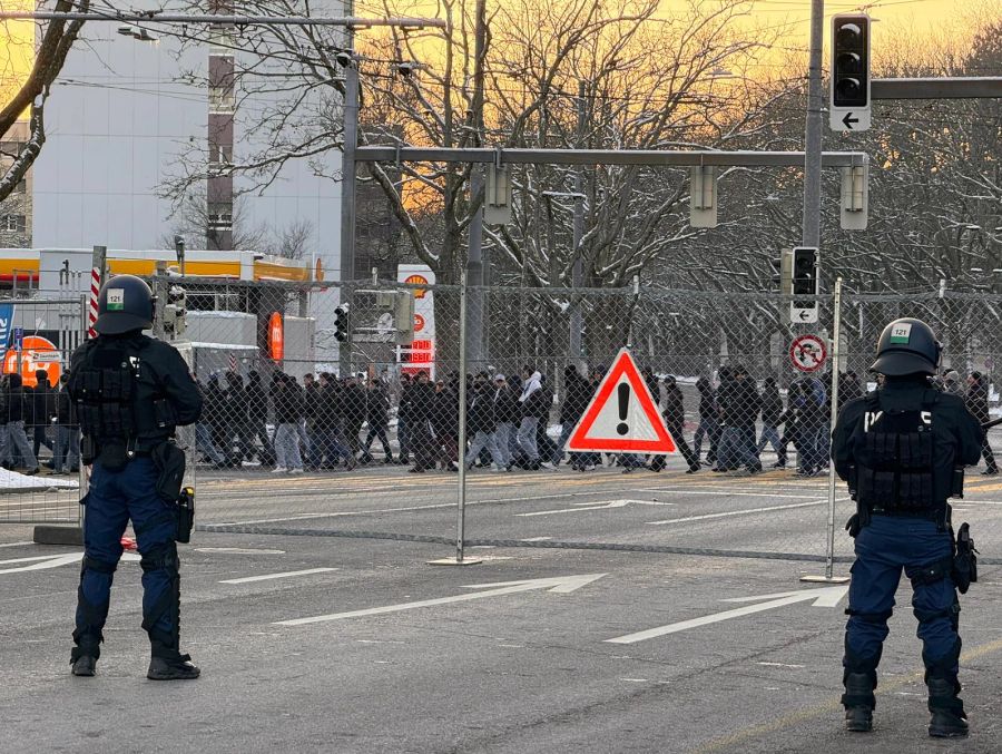 Einzig die Fans von GC tauchen in Bern auf. Die Hoppers spielen um 18 Uhr gegen YB.