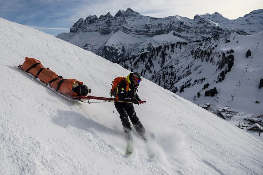 Bei hartem Untergrund geschehen die meisten Ski-Unfälle.